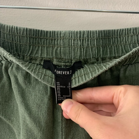 Linen green shorts - Picture 2 of 2